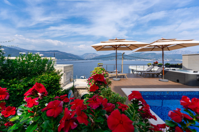 Villa with a view of the Bay of Kotor, Villa Sonja by the sea with a pool and jacuzzi, Krašići, Montenegro Tivat, Montenegro